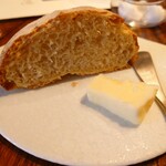 HAGI - 自家製パン、ジャージー牛のバター