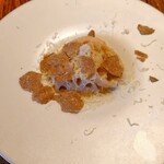 HAGI - レンコンの薪焼き、コンテチーズ、白トリュフ掛け