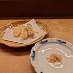 花いち - イカと干し芋の天ぷら　大徳寺納豆塩