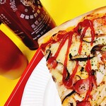 PIZZA SEIDO SLICE - きのことベーコンのピザ