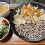 くつろ樹 - 肉そばセット780円