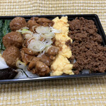 市場の食堂 - 焼鳥そぼろ弁当　600