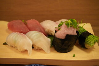 Taishuuakasusushibonta - 鮪、鰤、鯛、ネギトロ、芽ネギ