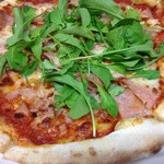 伊酒リア - モルタデッラハムのピッツァ