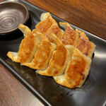 Hakata Nirasoba Kumagusuya - 焼き餃子(450)　ひと口サイズ