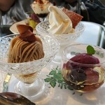 あざみ野うかい亭 - 先月はシャインマスカットでしたが、今月は巨峰？