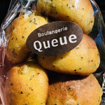 Boulangerie Queue - 