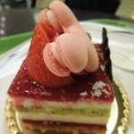 （2013/4月）ランド30周年記念の「ピスタチオのビスキュイとホワイトチョコレートのムース」