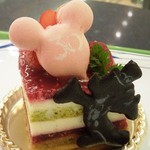 （2013/4月）ランド30周年記念の「ピスタチオのビスキュイとホワイトチョコレートのムース」