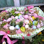 ケープコッド・クックオフ - （2013/4月）イースターエッグの飾りの中心にはスプリングヴォヤッジロゴが。