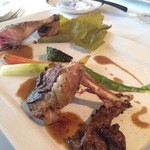 ア・タ・ゴール - 雉！！しまった肉質とコクのある味わい。最高。塩漬けのブドウの葉も！