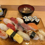 鮨処 菊水 - ランチの生寿司大盛り
