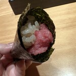 恵比寿 鮨 ふじまさ - トロの手巻き寿司