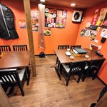 Yakiniku Musubi - 4人と6人テーブルが1卓ずつで、チョットした飲み会に良さげな個室