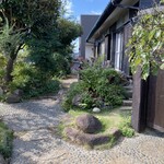 季より - 手入れされたお庭♫