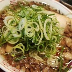 187783158 - 尾道ラーメン　ネギトッピング