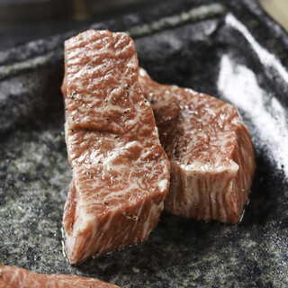 A luxurious course with plenty of meat to thoroughly enjoy high-quality Omi beef