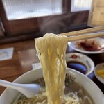 正華楼 - 細麺リフト