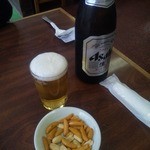 アサヒスーパードライ中瓶には柿ピーが付きます