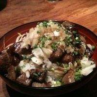 円居 新橋 - ステーキ丼（1800円）