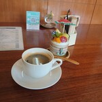 むしやしない - ホットコ―ヒ―、夏のフルーツケーキ