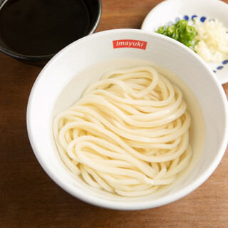 [Udon] Authentic taste with attention to detail, including wheat, water, salt, and the degree of boiling.
