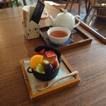 むしやしない - 雰囲気ある、器とプレート