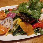 カスターニエ　軽井沢ローストチキン - (2022/10 訪問)高原野菜のサラダ。野菜もドレッシングも美味！