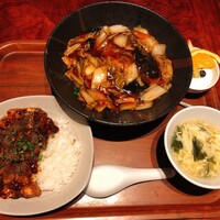 杏梨 チャイニーズキッチン 品川インターシティ店 - 八種具材の五目あんかけやきそば ¥1100、                ミニ麻婆丼 ¥200、杏仁豆腐 ¥100 杏梨 チャイニーズキッチン 品川インターシティ店 - 八種具材の五目あんかけやきそば ¥1100、                ミニ麻婆丼 ¥200、杏仁豆腐 ¥100