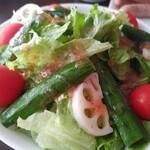 Sawa Ya Purinsu Shoppingu Puraza Ten - (2022/10 訪問)ストロベリードレッシングをサラダにかけてみました。可愛らしい色なのもテンション上がります。