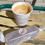 IRON COFFEE - カフェラテとブラウニー