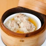 MIKIYA GYOZA STAND - 肉汁あふれる汁しゅうまい 3個600円