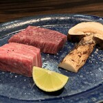 梅田 お初天神 大人の神戸牛焼肉 - まるしん、三日月ロース、松茸