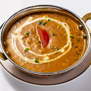 종류 풍부한 인도 카레와 일품 요리, 유익한 세트가 가득!