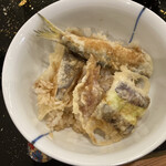 てんぷら 一心 - 上から時計回りで小肌、茄子、茗荷、あわび茸