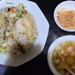 中華料理 景福 - 塩分気にして炒飯のスープと漬物残す父(680円)