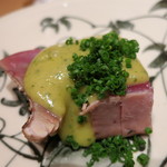 神保町 傳 - 25年5月　鰹タタキ　木の芽辛子ソース