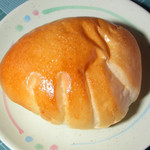 フジヤベーカリー - ...「クリームパン（100円）」。