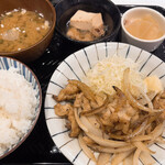 Donabe Dakigohan Okometo Okazu - 豚の生姜焼き定食