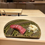 鮨 博多まつもと 八重洲店 - 出鼻、この中トロで心奪われました