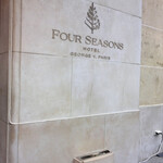 Le Cinq Four Seasons Hotel George V - 