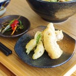 糸満漁民食堂 - 定食の小鉢（天ぷら＆酢漬け）