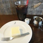 ムーン ファクトリー コーヒー - アイスコーヒー（800円）＋チーズケーキ（400円）