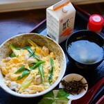 ガジャーラ - トレーニングジムのLUNCH 究極の親子丼 (￥1,000)