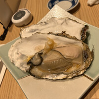 築地青空三代目 本店 - 生牡蠣
                2022年10月26日