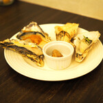 Cafe&Bar UMIラボ - 牡蠣料理5種盛り