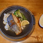 Nishimaru - 秋鮭バター焼き・イクラのせ