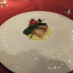 グランマーレ - 魚介料理。イトヨリ鯛のポアレ　カリフラワーピューレのビヤンコ　マンジャーレ。