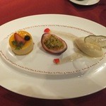 グランマーレ - デザート。マンゴーのヴァヴァロアとココナッツジェラート。