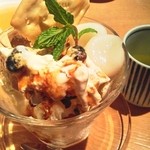 新和食ひとはし - 
            
            黒豆と豆乳のﾄﾗｲﾌﾙﾊﾟﾌｪ♡豆乳ｱｲｽがｼｬﾘｯとして、かなり甘さ控えめ!!すごく美味しい♡白玉も生ｸﾘｰﾑもｺｰﾝﾌﾚｰｸもﾏｯﾁしてる!!超ｵｽｽﾒ!!!!
            